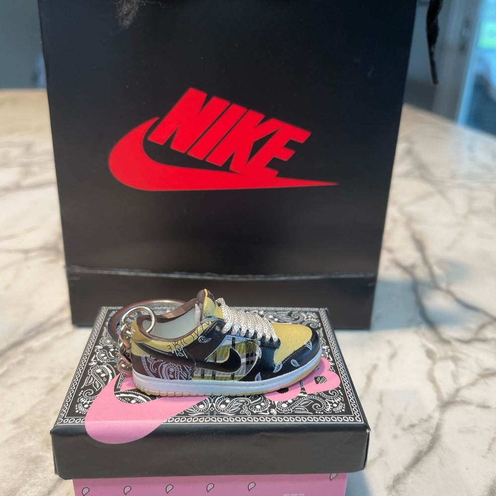 Shoe keychains - Picture 6 of 9